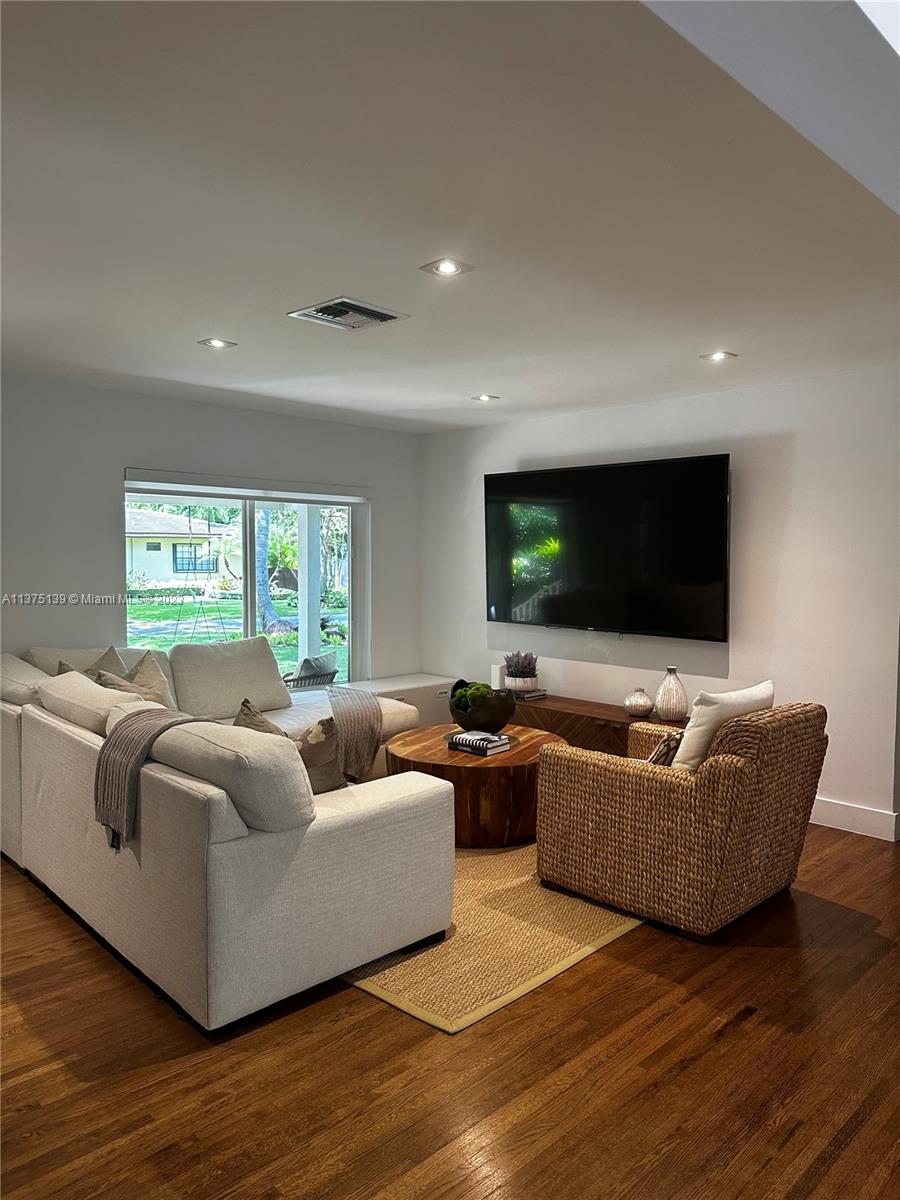 CORAL GABLES RIVIERA SEC - Residential Lease