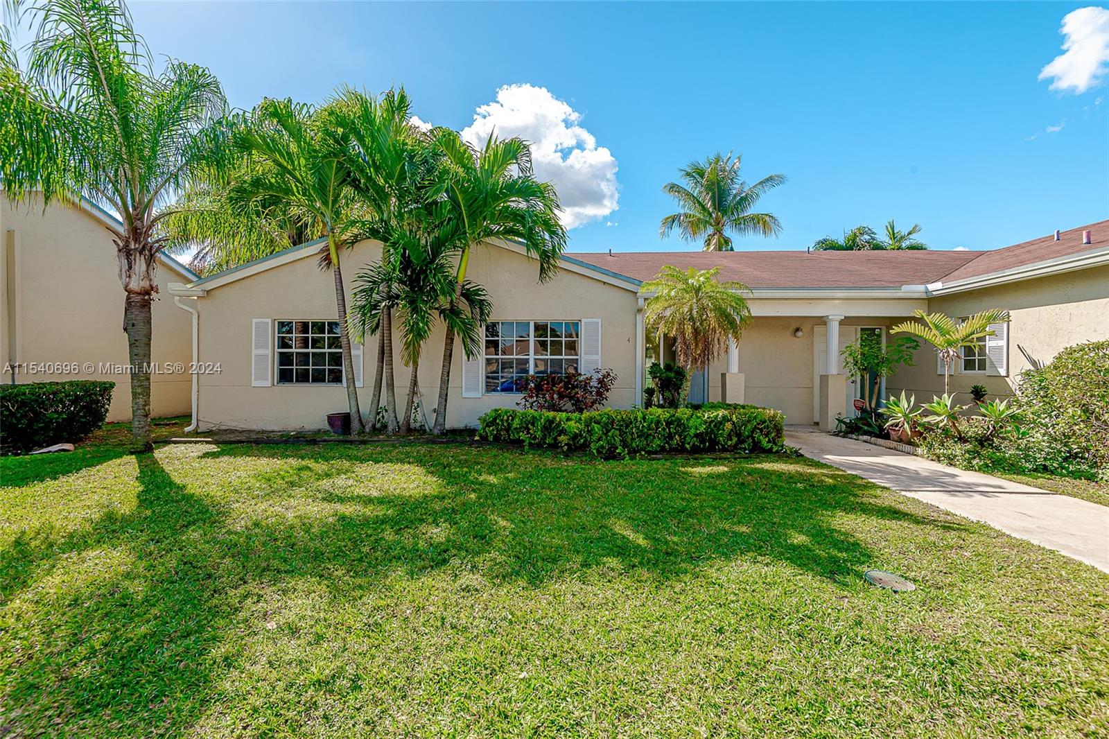 Property for Sale at 806 Ne 214th Ln Ln 806-04, Miami, Broward County, Florida - Bedrooms: 3 
Bathrooms: 2  - $320,000