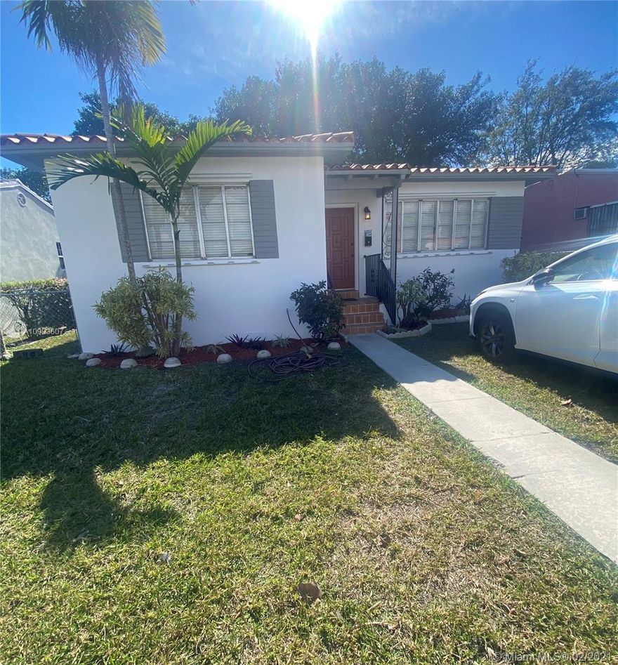 Comfortable property with 2 bedrooms and 1 bathroom for a small family with excellent location, quiet neighborhood