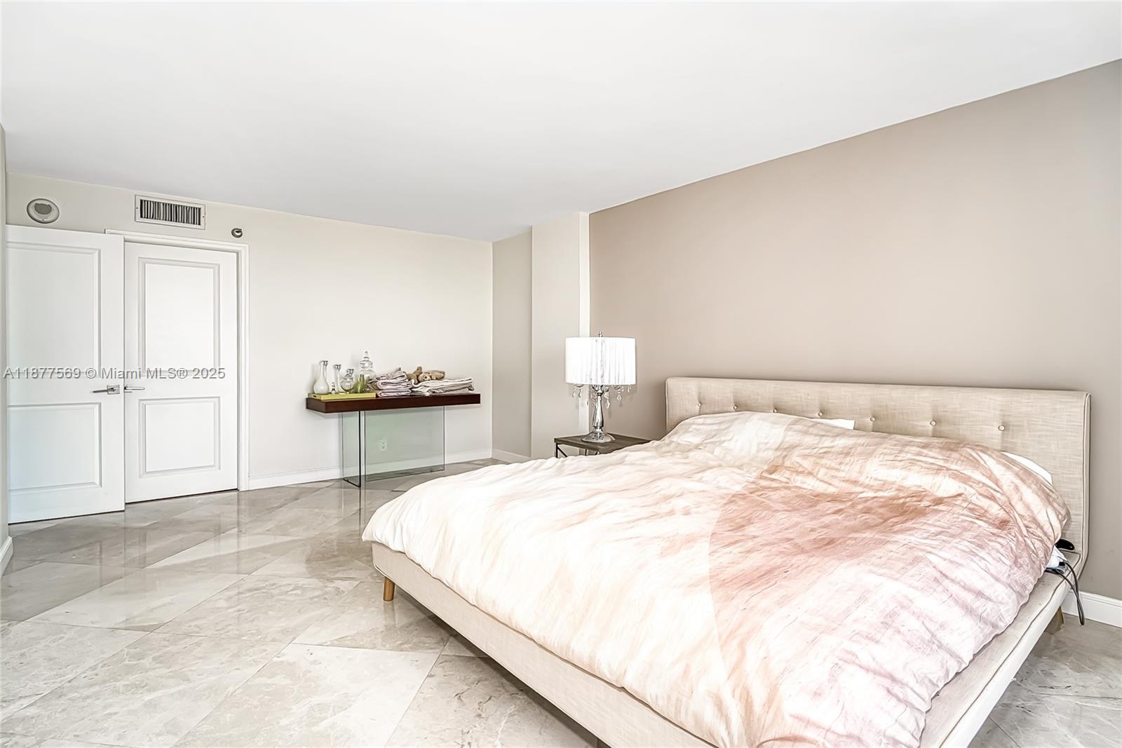 WINSTON TOWERS 700 CONDO - Residential