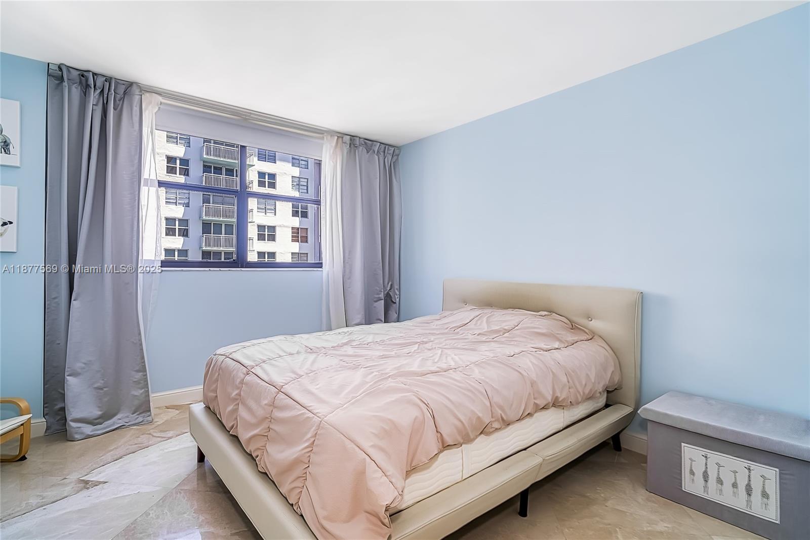 WINSTON TOWERS 700 CONDO - Residential