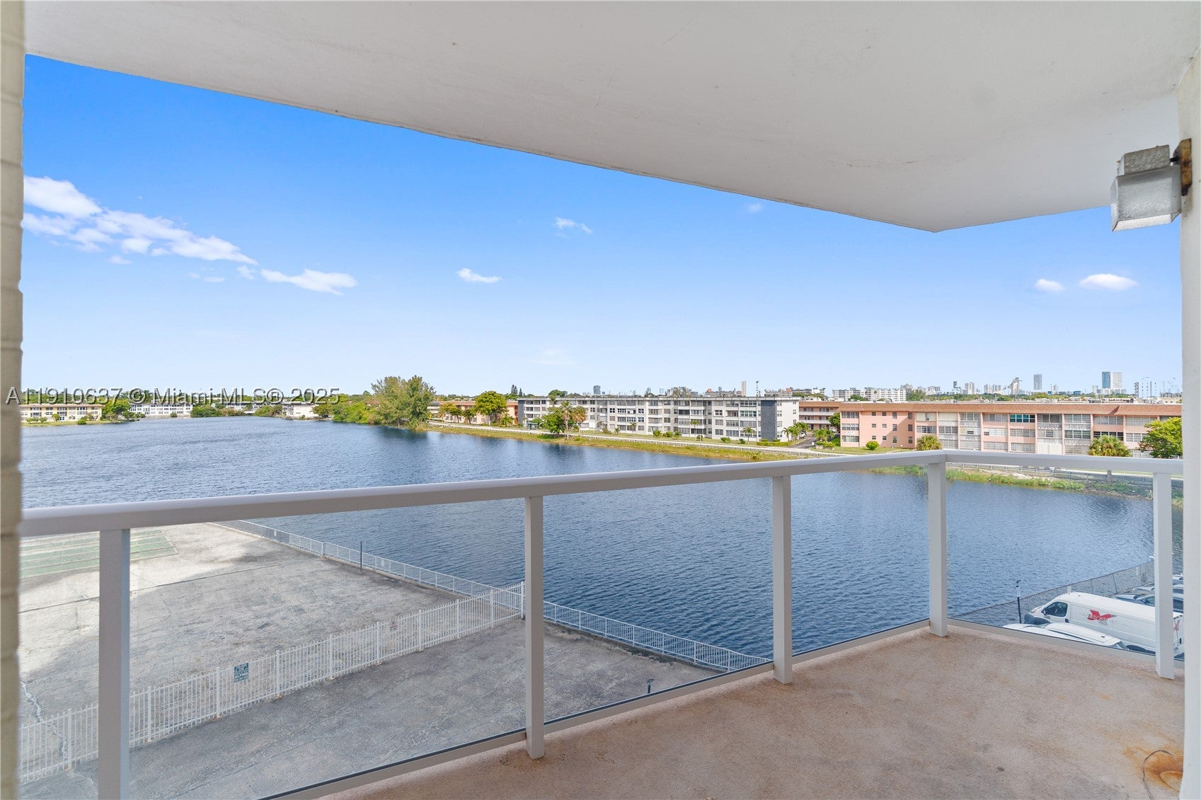 1351 NE Miami Gardens Dr 406E