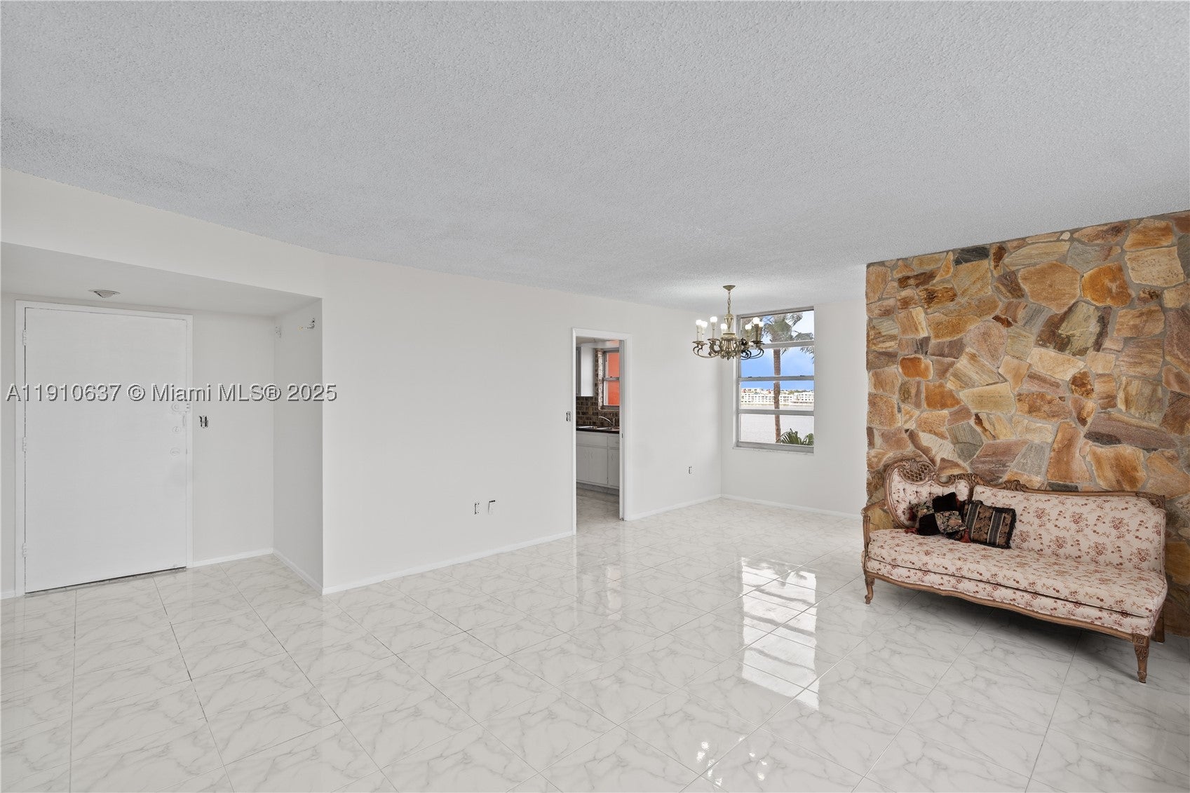 1351 NE Miami Gardens Dr 406E