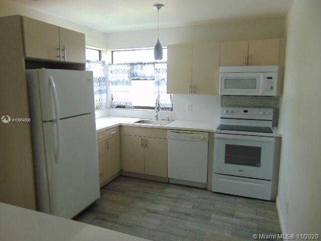 Cozy 2/1.5 in Lakeshore. Quiet, safe and gated community with Clubhouse, pool, basketball court, 24 hours security, and more. Carpet in unit with updated kitchen and bathroom. Washer/dryer in unit. Very close to turnpike and US1.