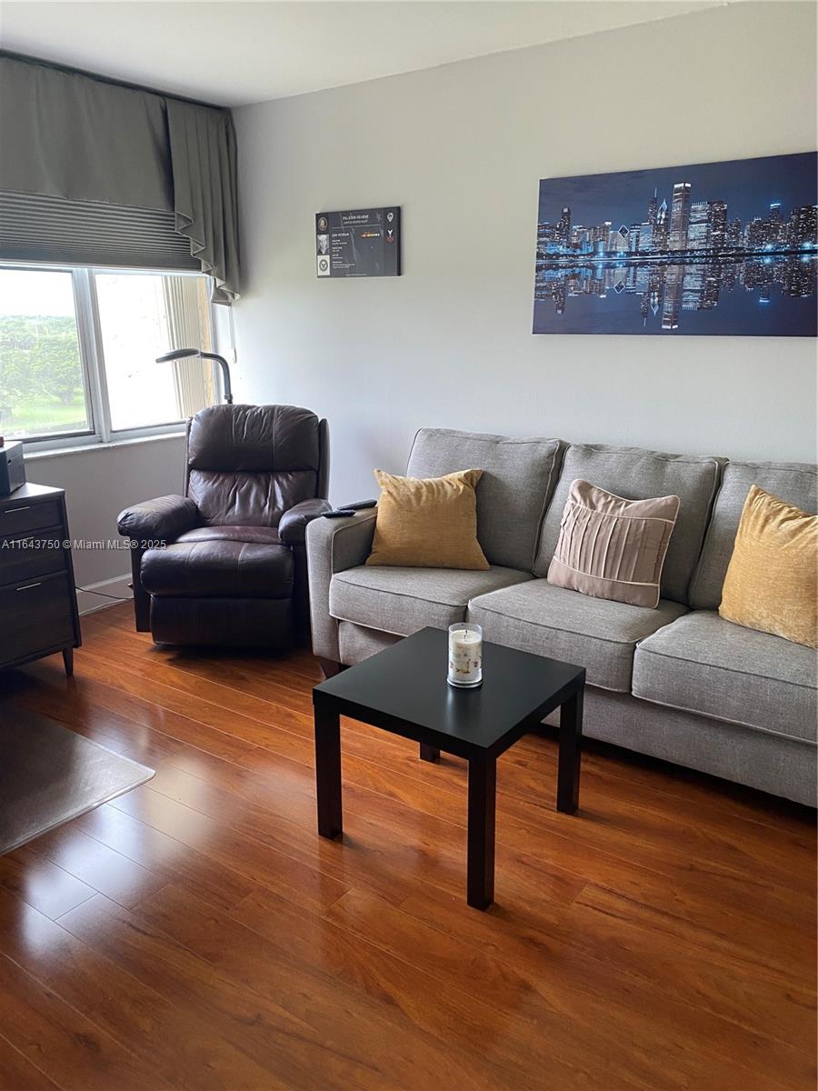 COUNTRY CLUB APTS AT - Residential