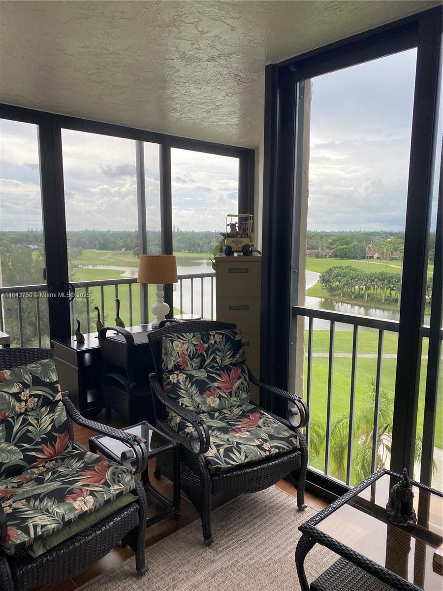 COUNTRY CLUB APTS AT - Residential