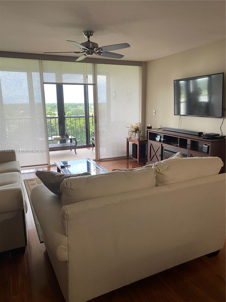 COUNTRY CLUB APTS AT - Residential