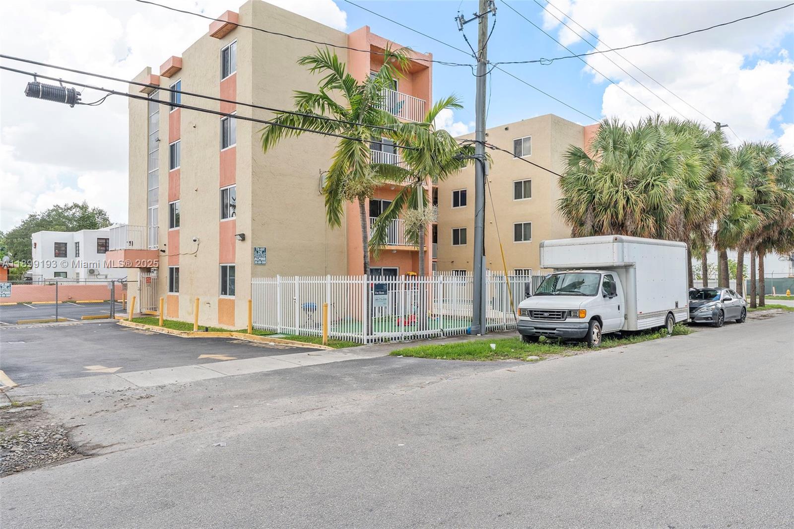2400 NW 16th St Rd
