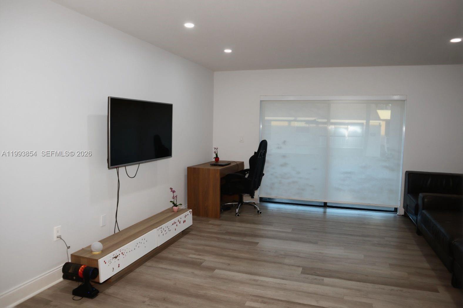 THE MEADOWS LAKE NORTH CO - Residential