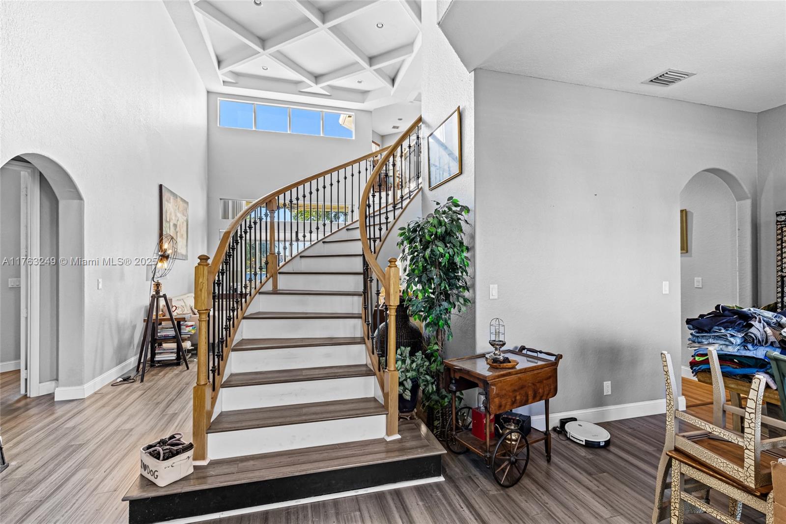 1270 Beacon Cir