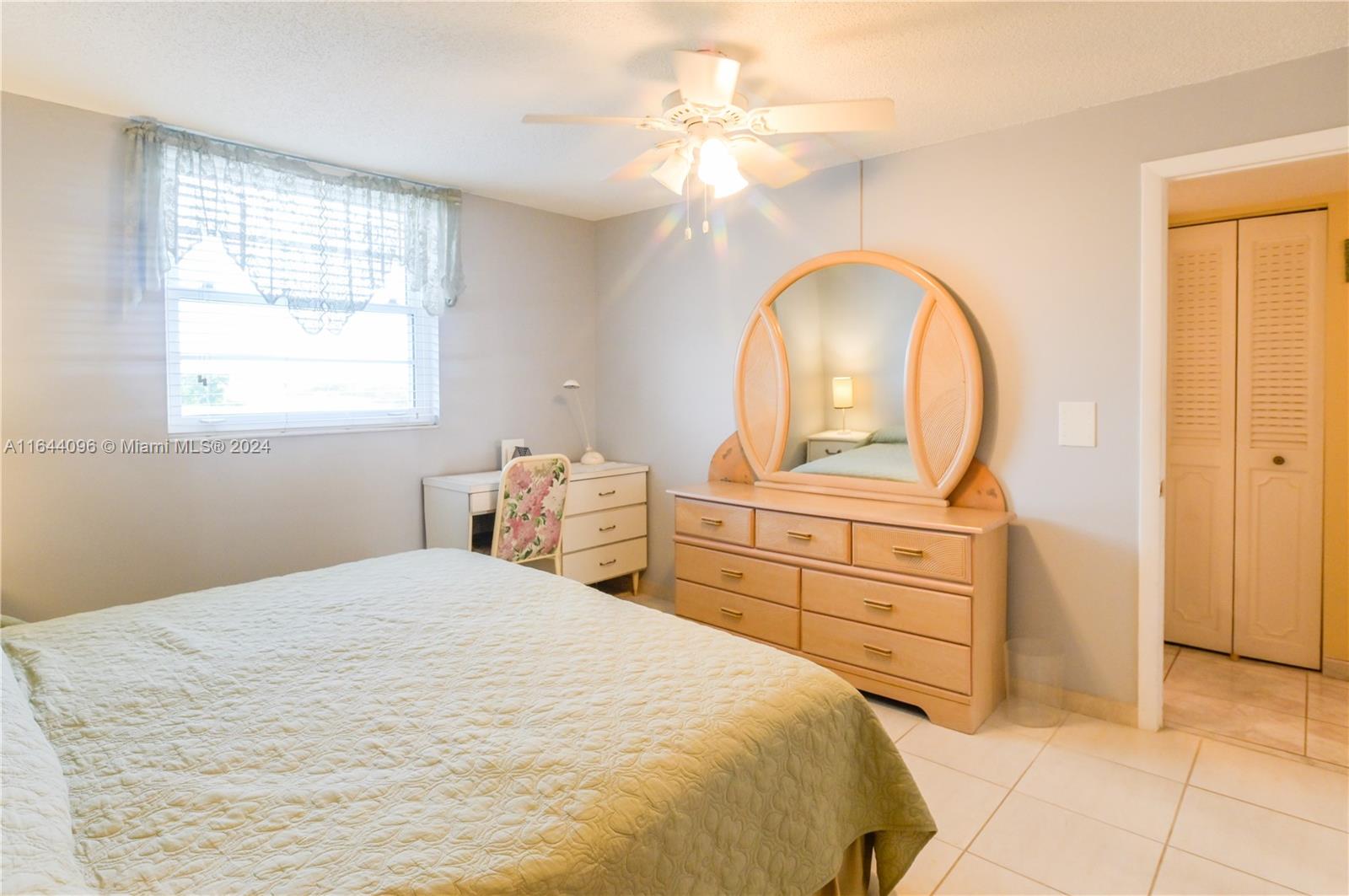 MEADOWBROOK LAKES VIEW CO - Residential