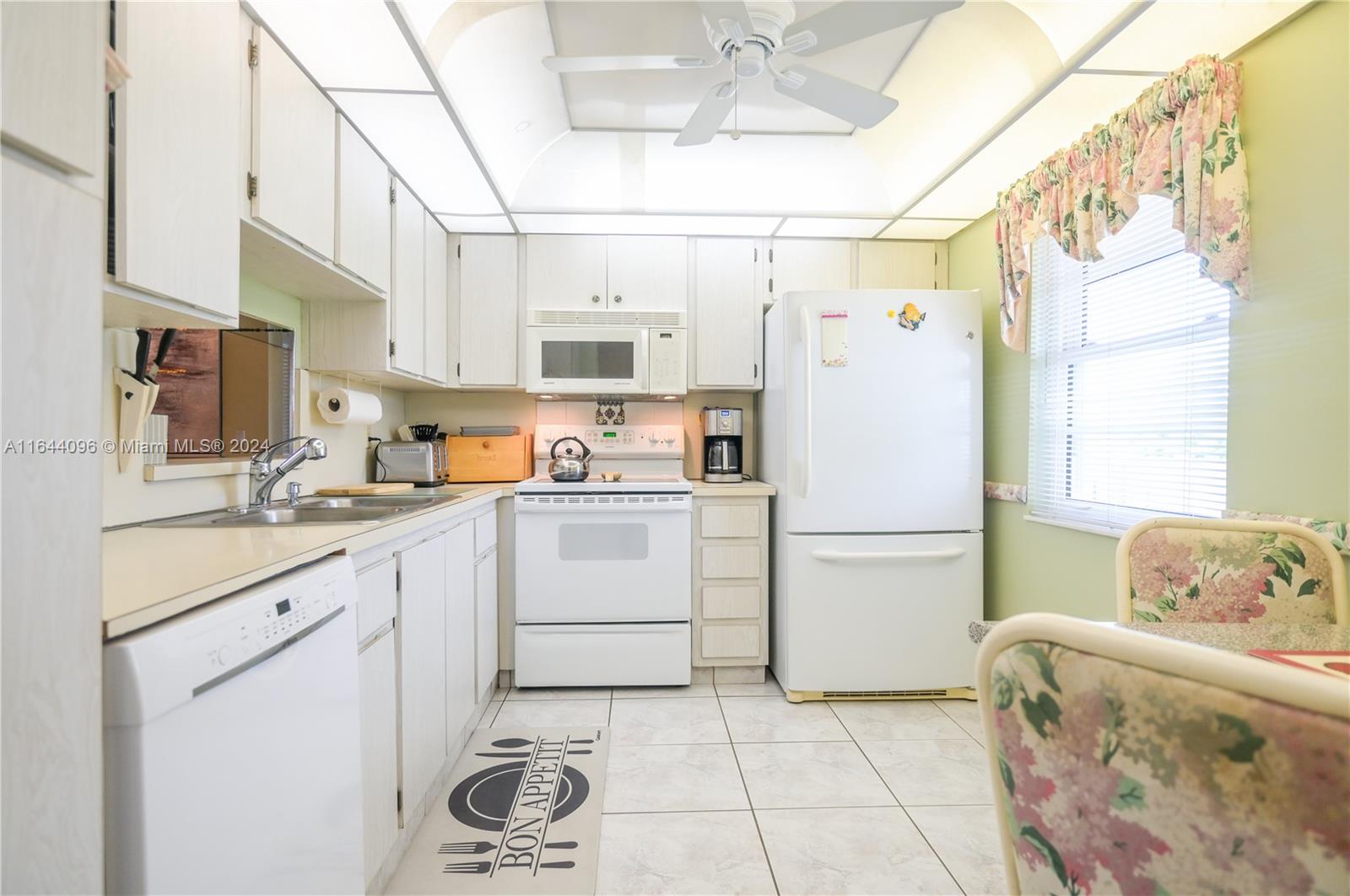 MEADOWBROOK LAKES VIEW CO - Residential