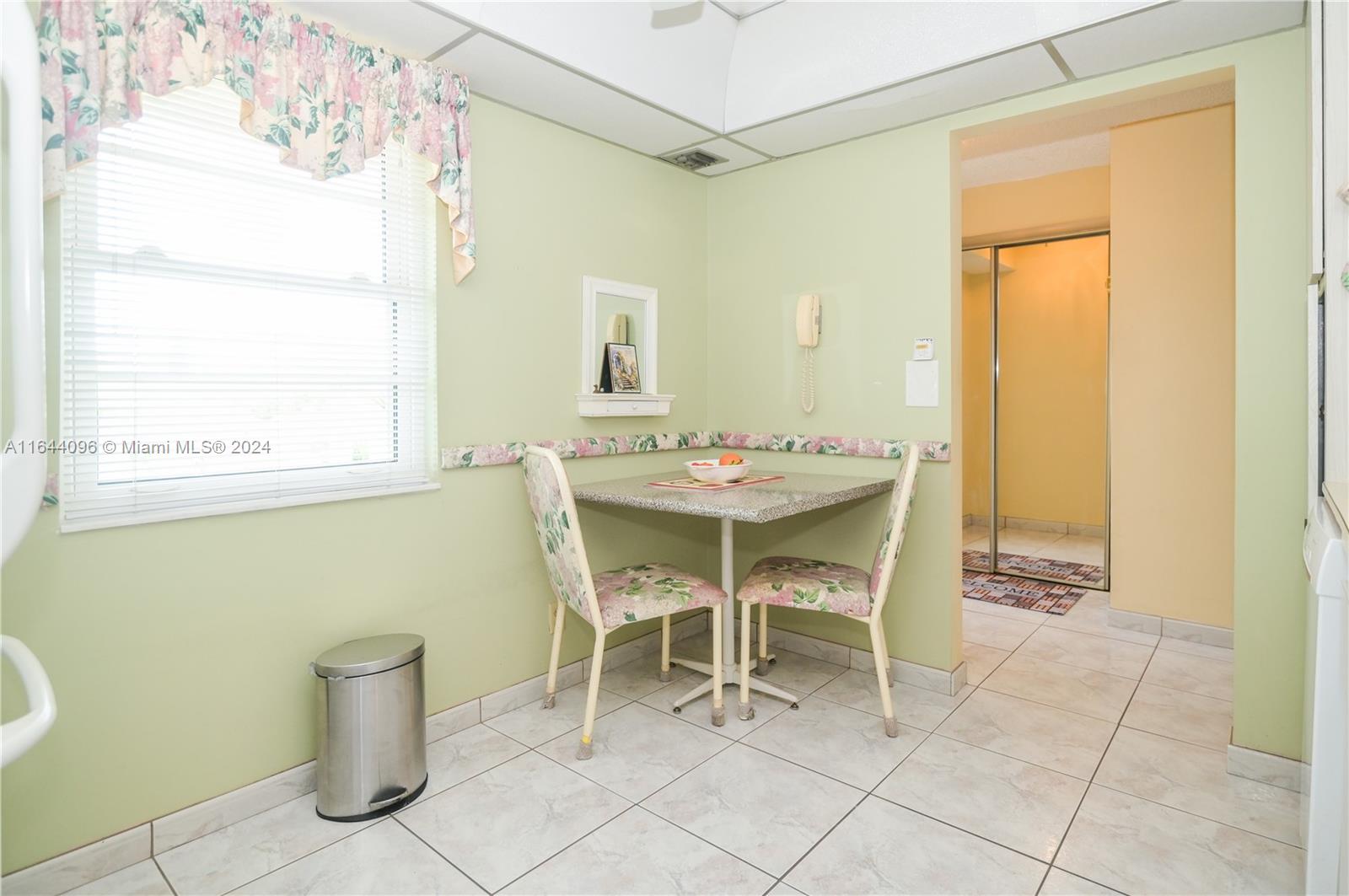 MEADOWBROOK LAKES VIEW CO - Residential