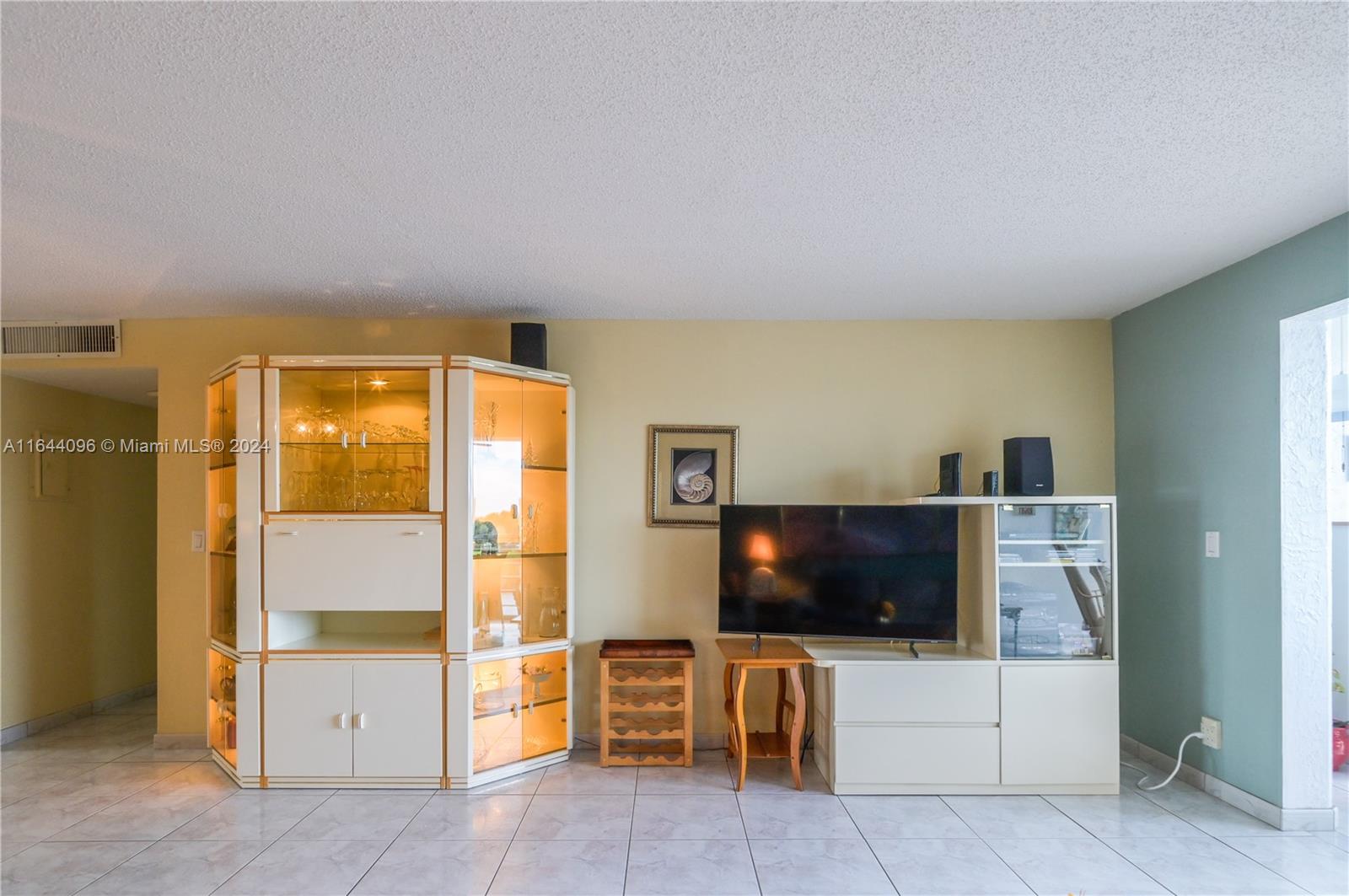 MEADOWBROOK LAKES VIEW CO - Residential