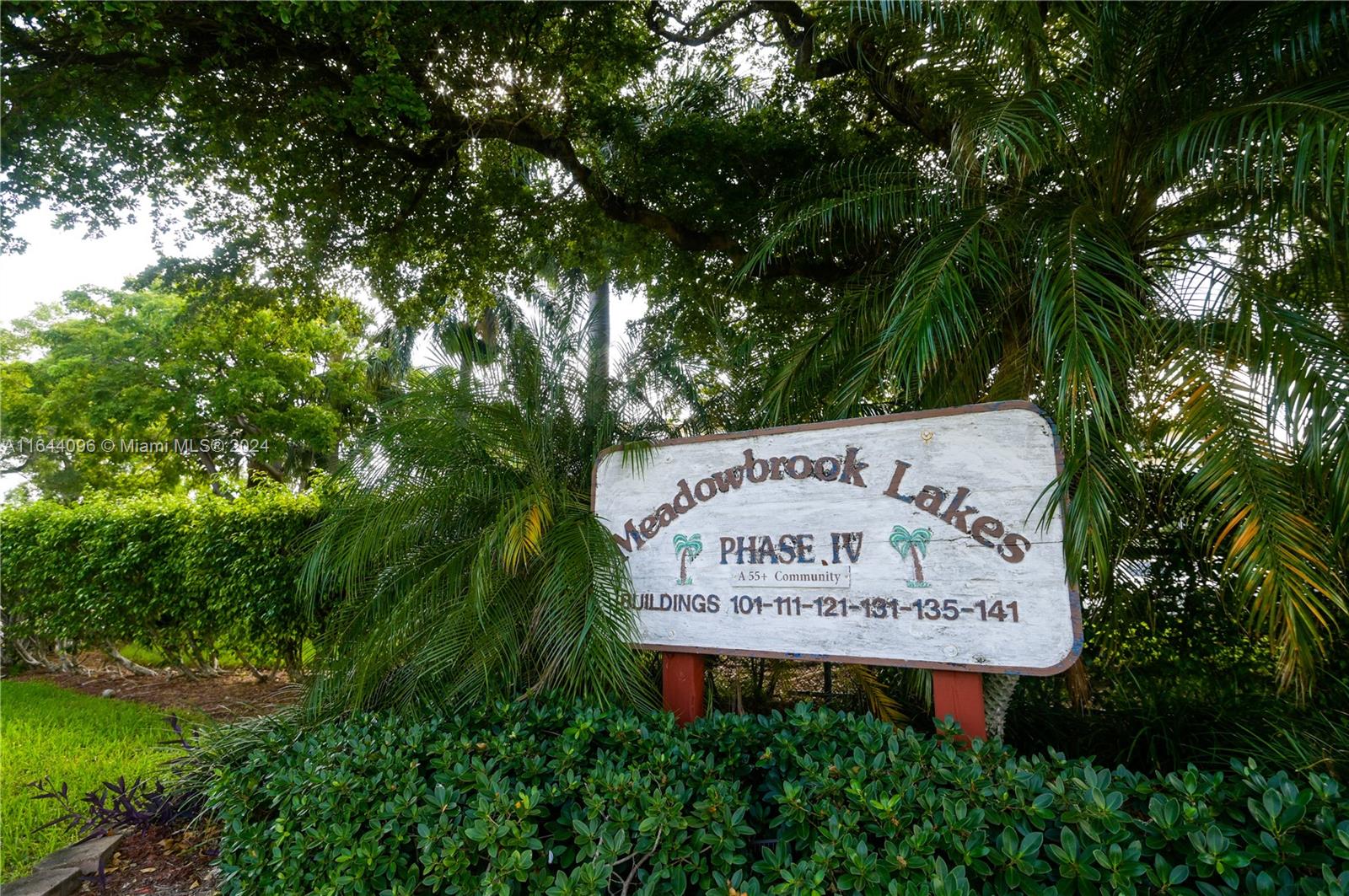 MEADOWBROOK LAKES VIEW CO - Residential