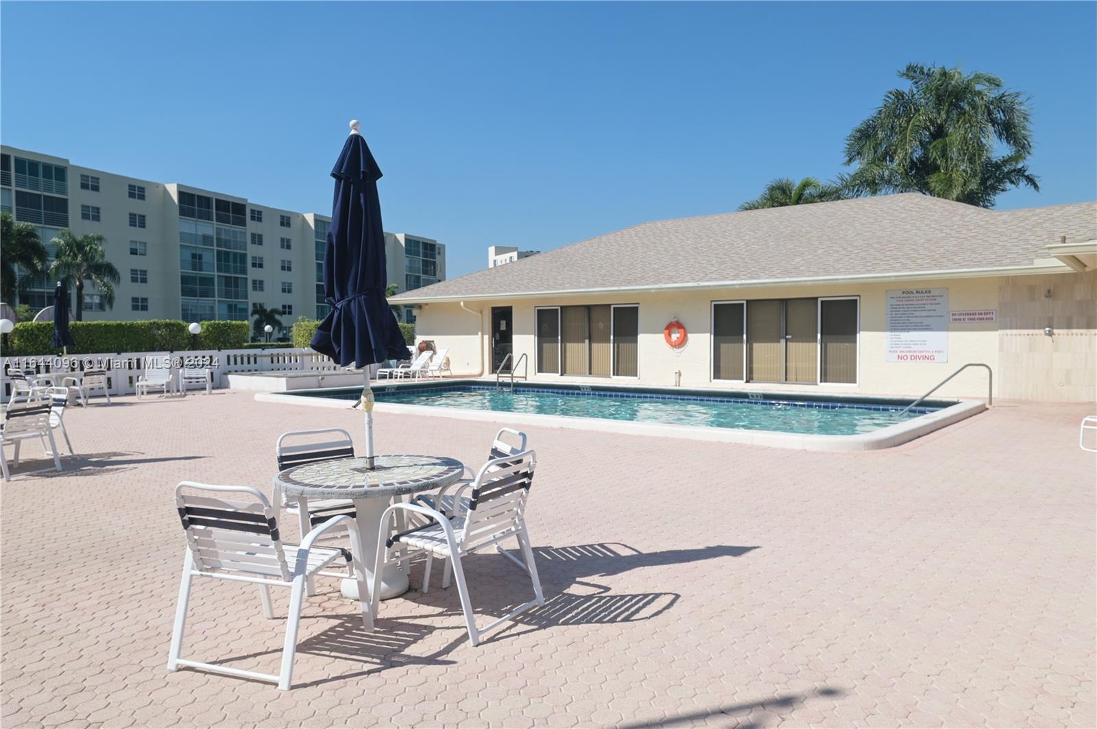 MEADOWBROOK LAKES VIEW CO - Residential