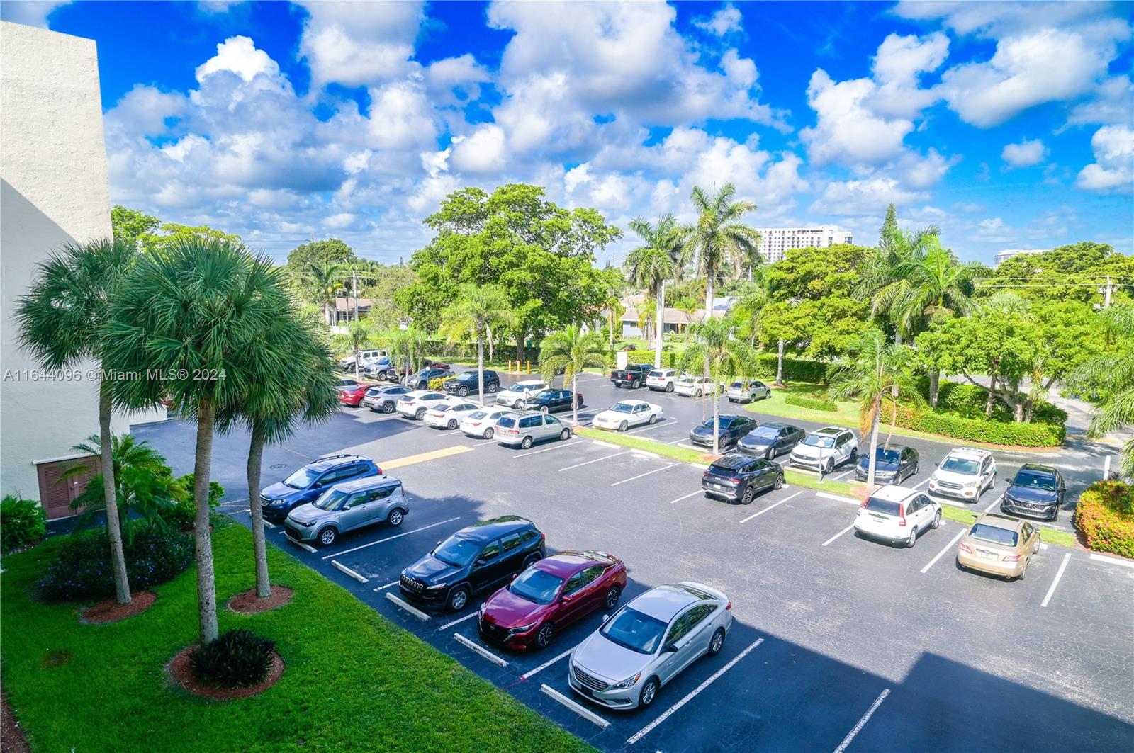 MEADOWBROOK LAKES VIEW CO - Residential