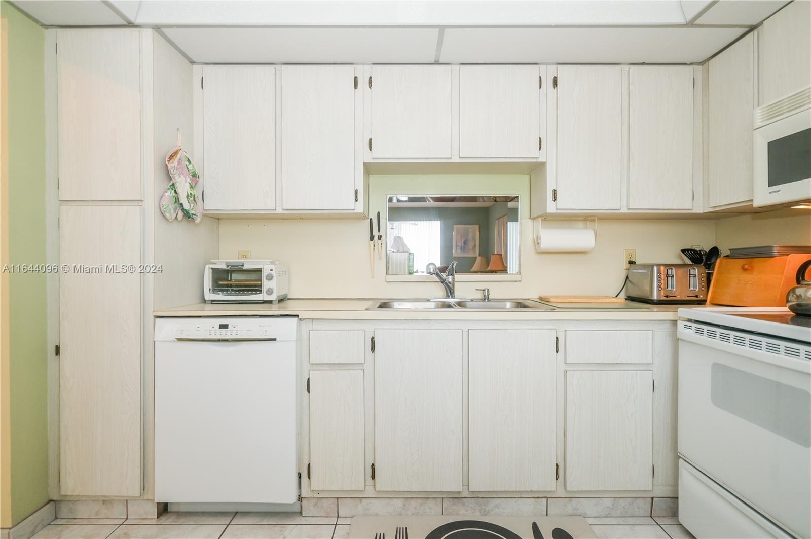 MEADOWBROOK LAKES VIEW CO - Residential