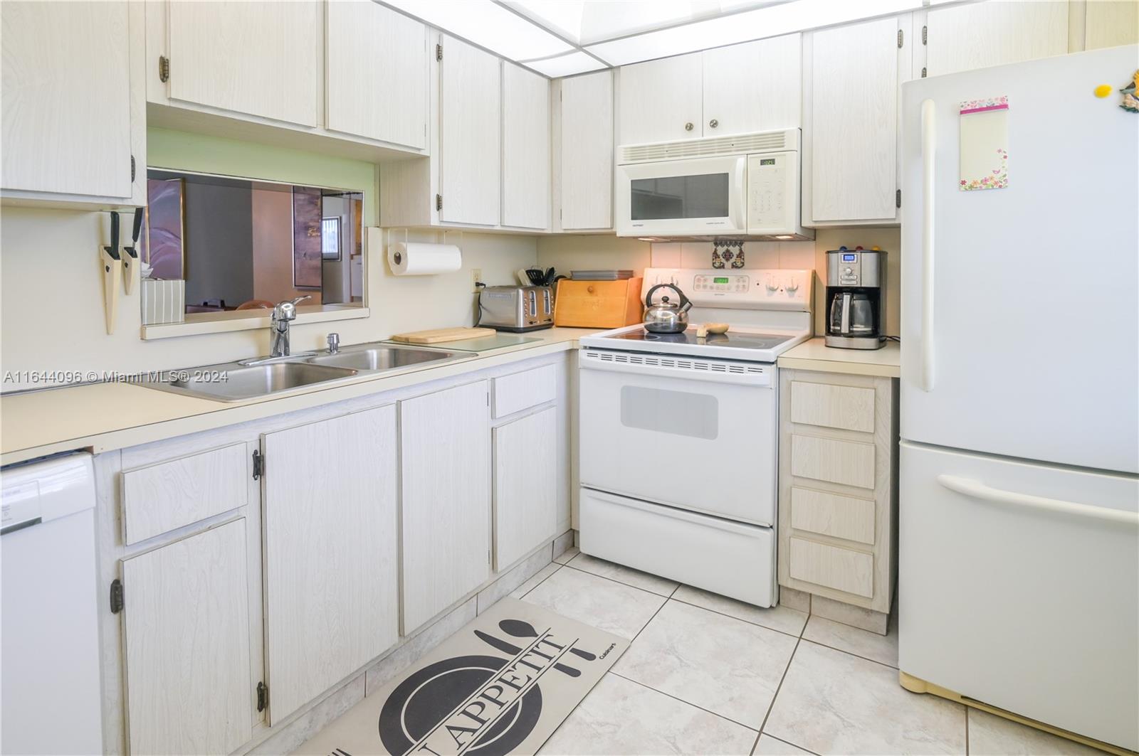 MEADOWBROOK LAKES VIEW CO - Residential