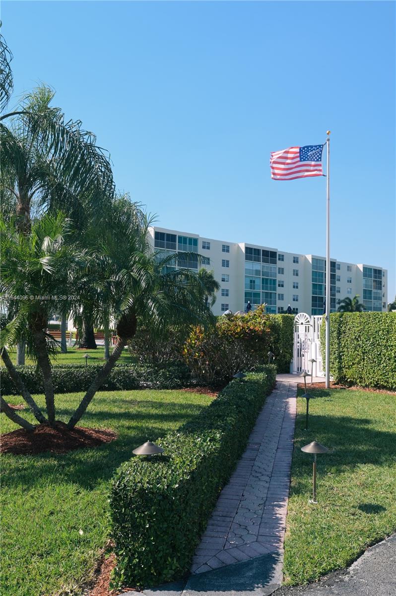MEADOWBROOK LAKES VIEW CO - Residential