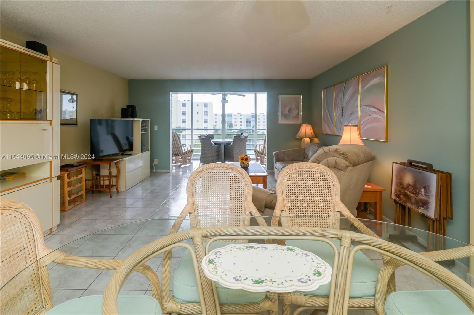 MEADOWBROOK LAKES VIEW CO - Residential