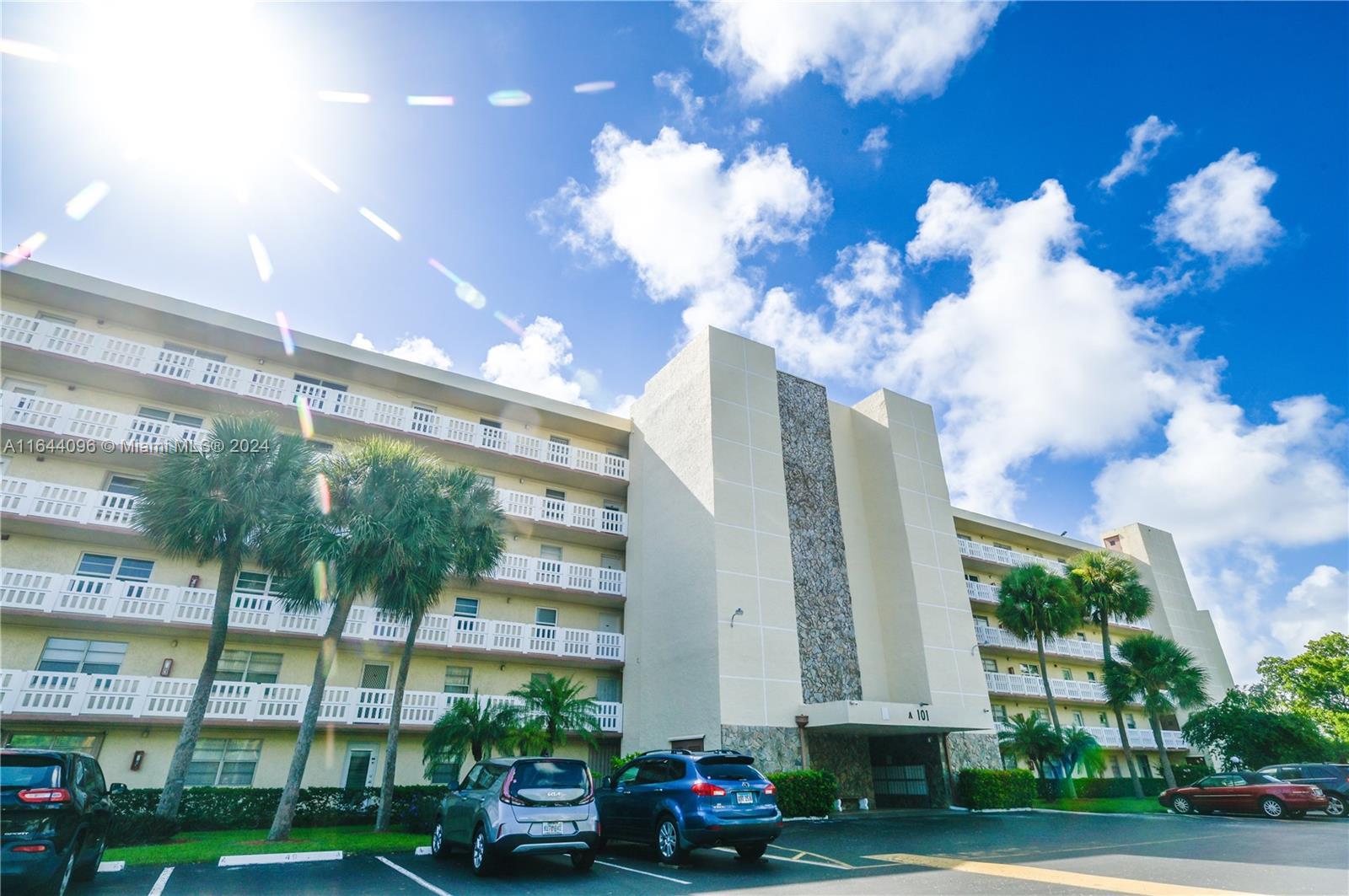 MEADOWBROOK LAKES VIEW CO - Residential