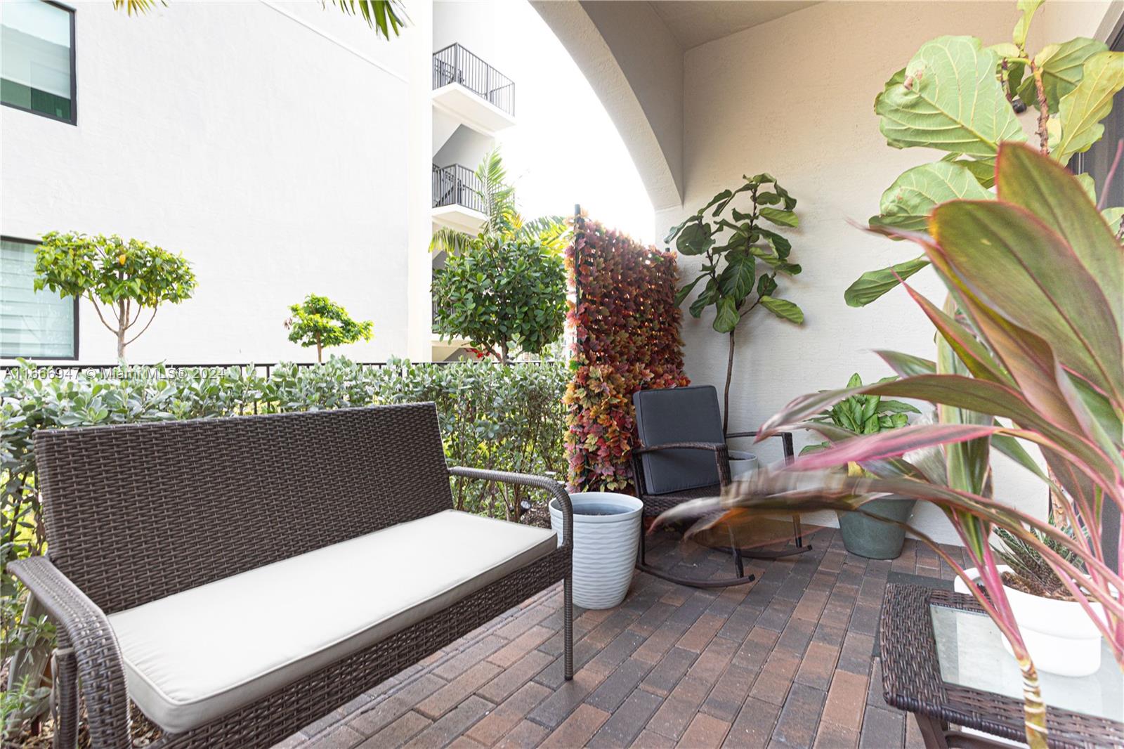 DOWNTOWN DORAL SOUTH PHAS - Residential