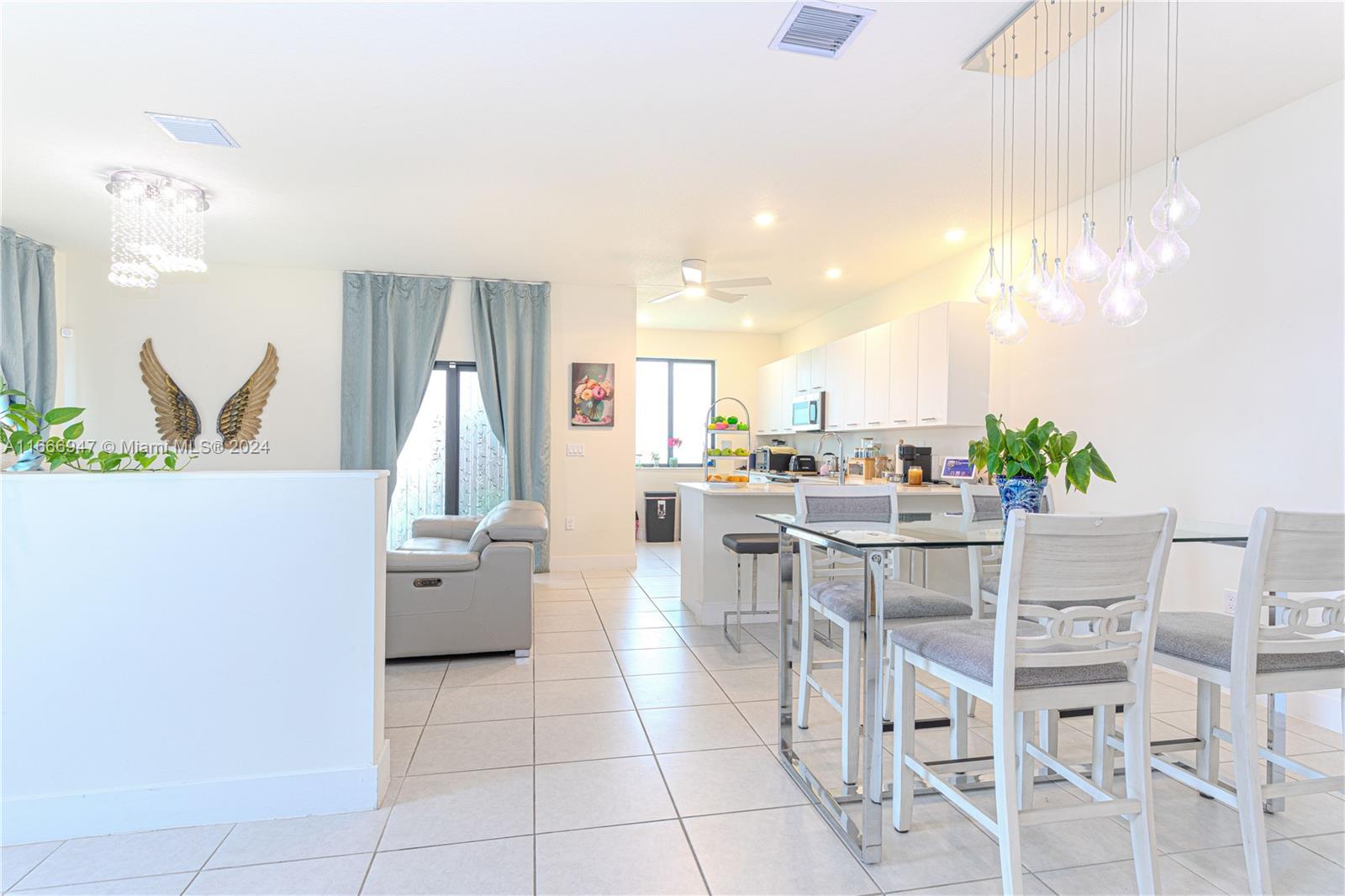 DOWNTOWN DORAL SOUTH PHAS - Residential