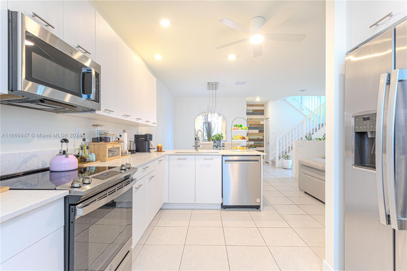 DOWNTOWN DORAL SOUTH PHAS - Residential