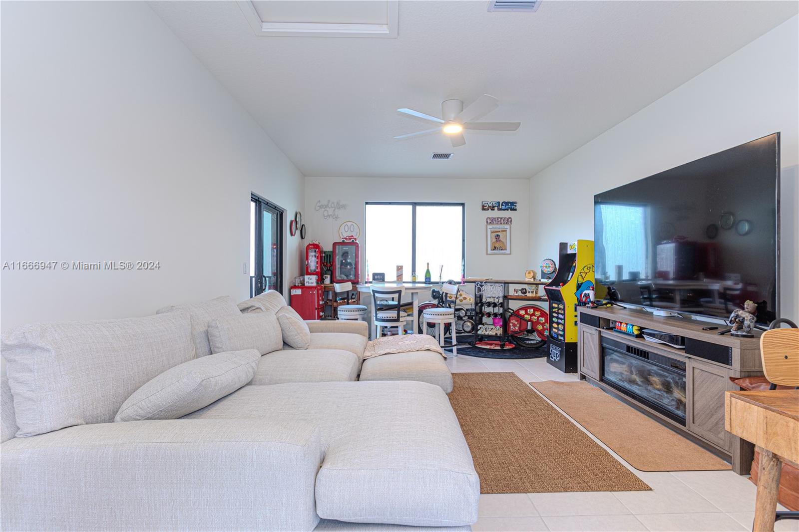 DOWNTOWN DORAL SOUTH PHAS - Residential