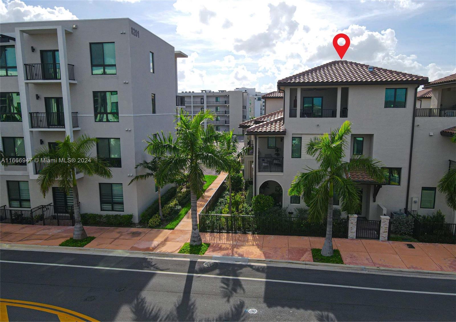 DOWNTOWN DORAL SOUTH PHAS - Residential