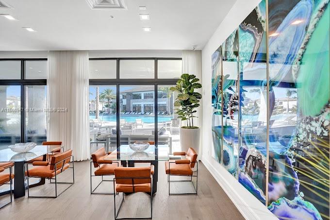 DOWNTOWN DORAL SOUTH PHAS - Residential