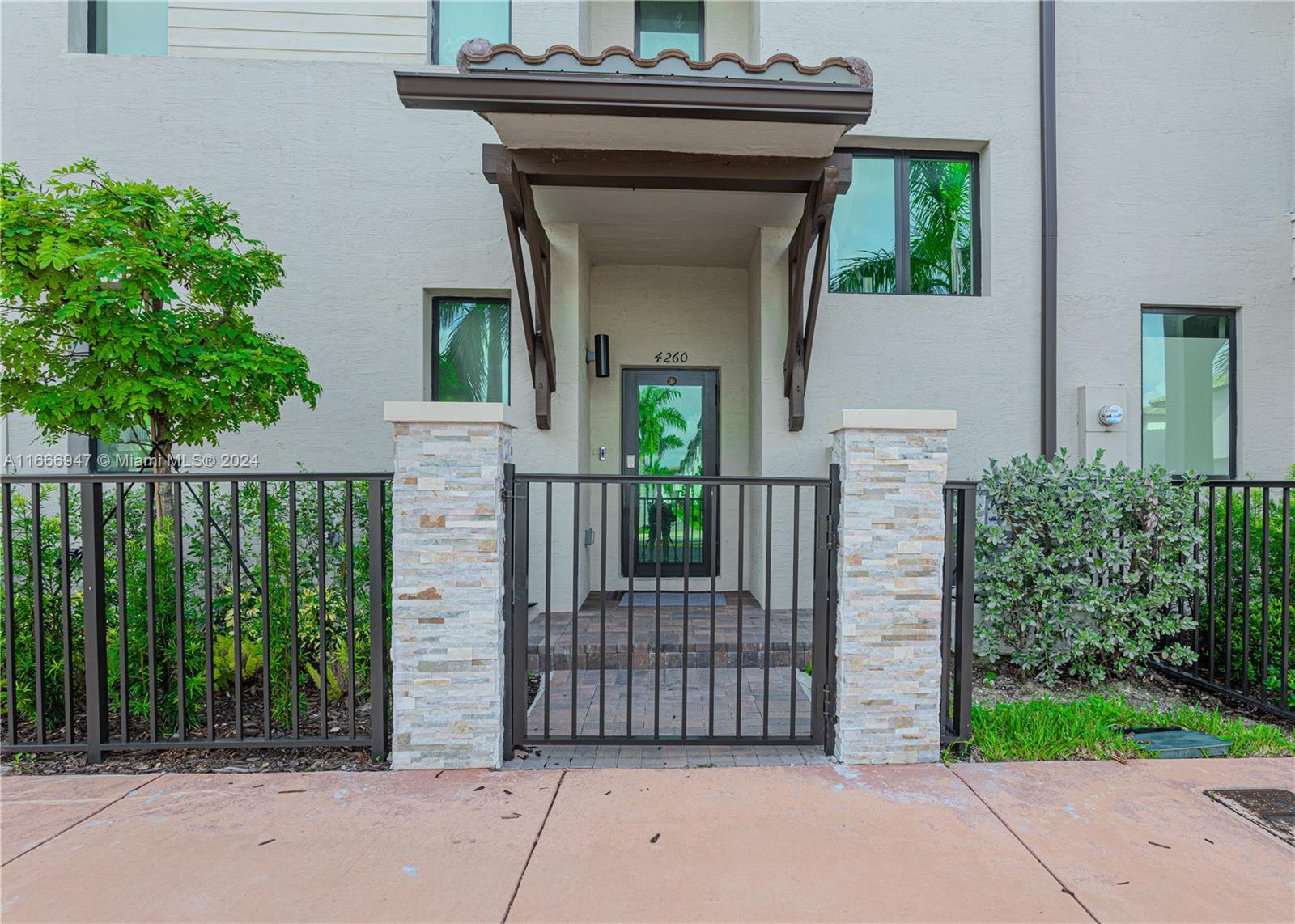 DOWNTOWN DORAL SOUTH PHAS - Residential