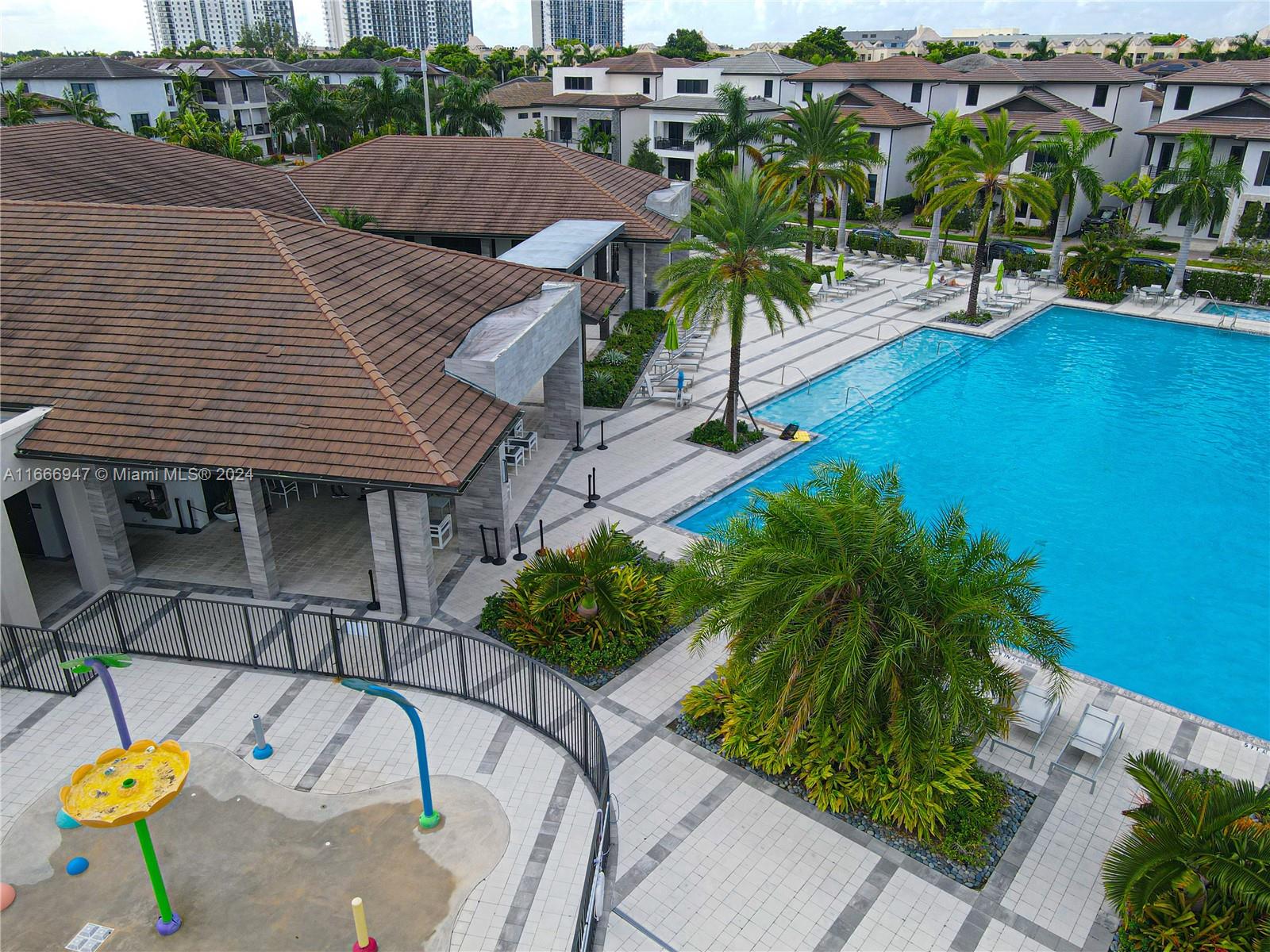 DOWNTOWN DORAL SOUTH PHAS - Residential