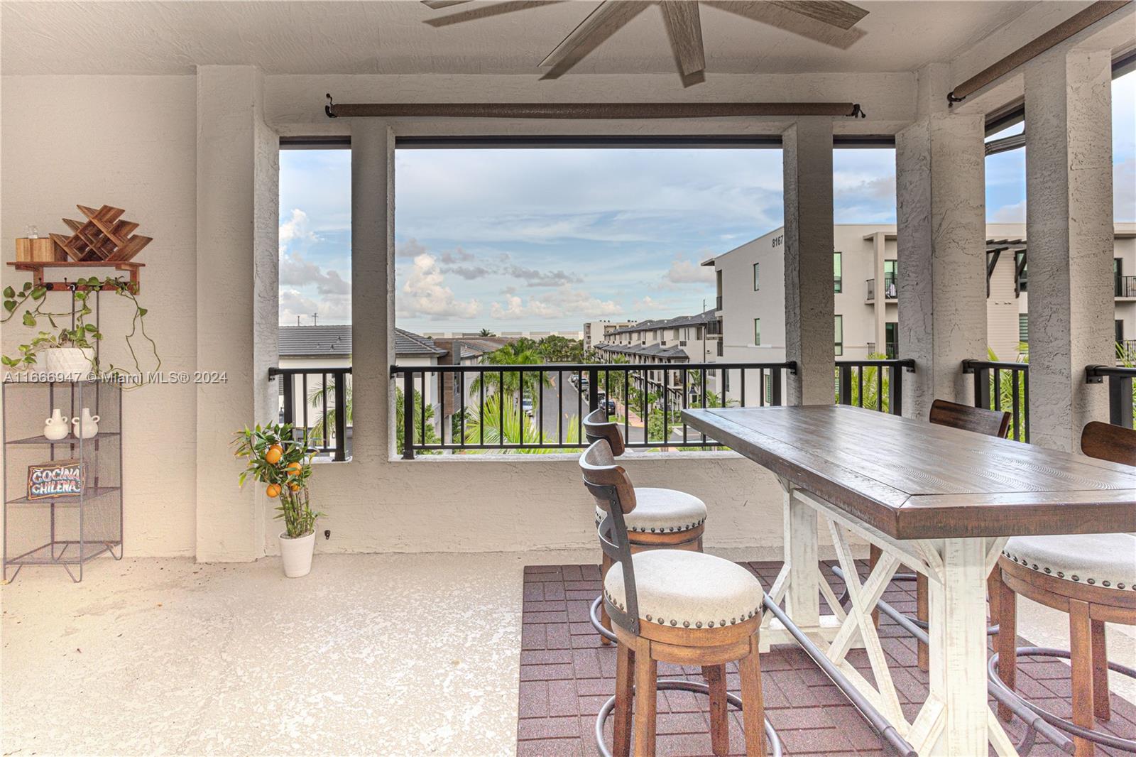 DOWNTOWN DORAL SOUTH PHAS - Residential