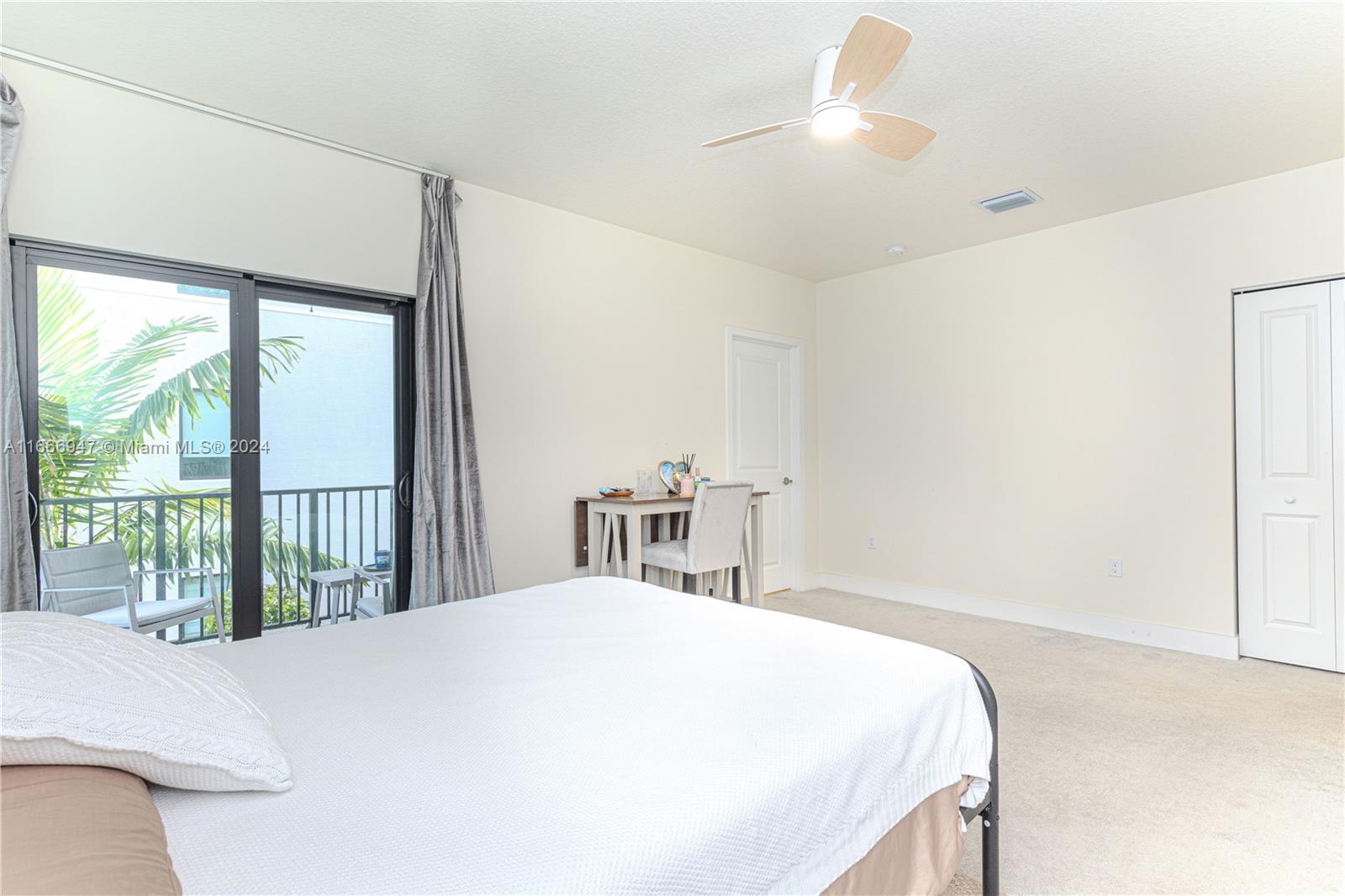 DOWNTOWN DORAL SOUTH PHAS - Residential