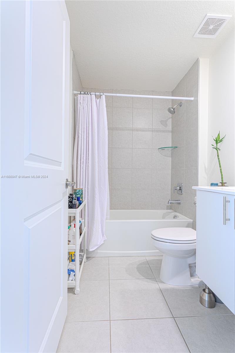 DOWNTOWN DORAL SOUTH PHAS - Residential