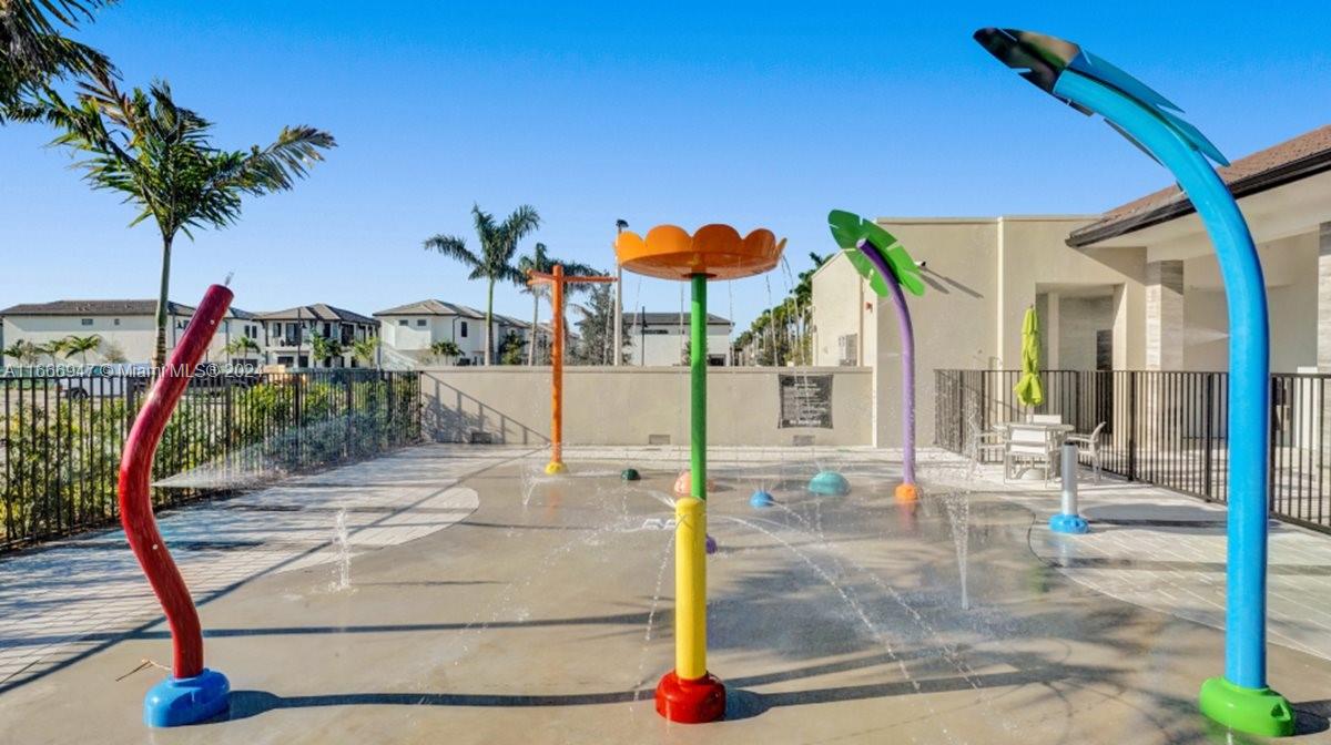 DOWNTOWN DORAL SOUTH PHAS - Residential