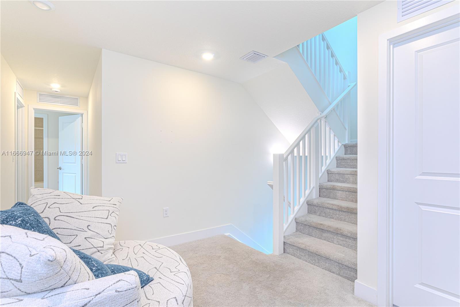 DOWNTOWN DORAL SOUTH PHAS - Residential