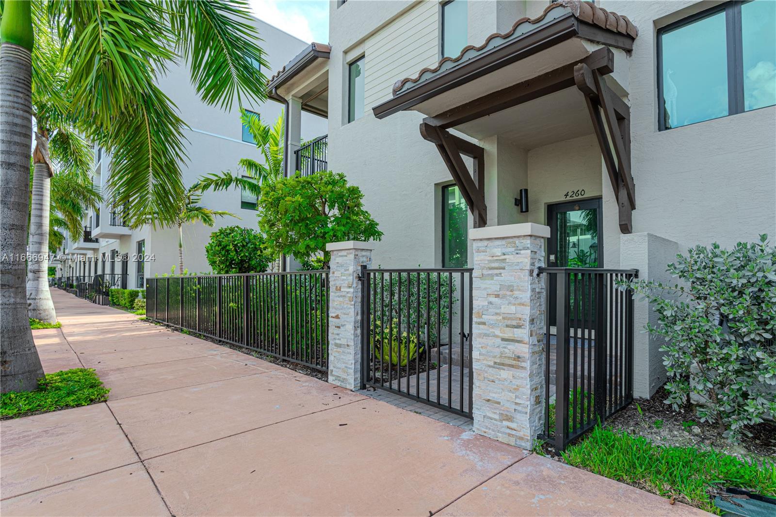 DOWNTOWN DORAL SOUTH PHAS - Residential