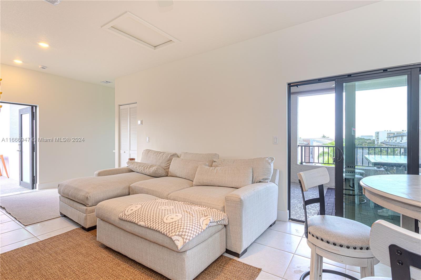 DOWNTOWN DORAL SOUTH PHAS - Residential