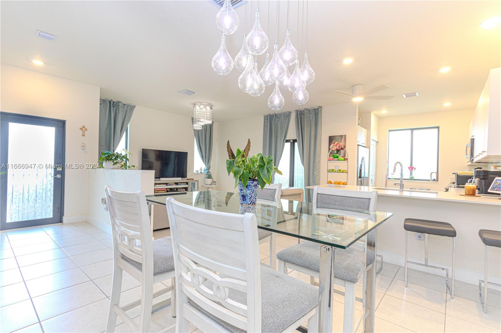 DOWNTOWN DORAL SOUTH PHAS - Residential