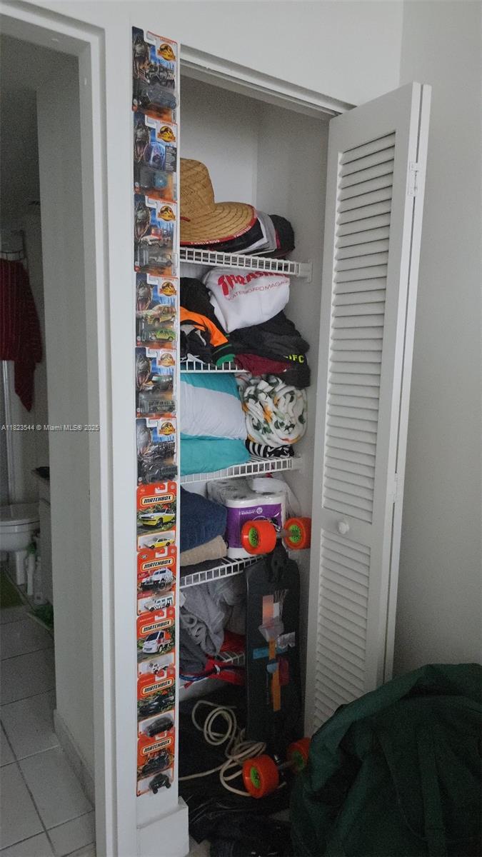 SAILBOAT CAY CONDO - Residential