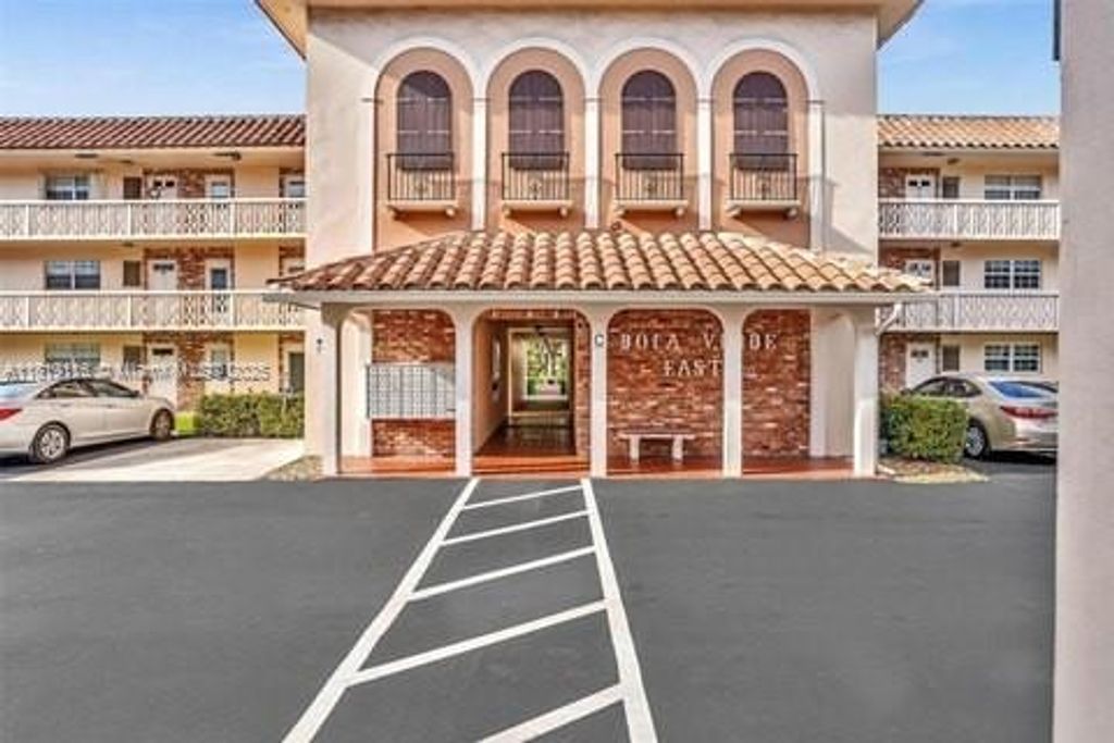 Photo of 400 NE 20th St #D109, Boca Raton, FL 33431 (MLS # A11819116)