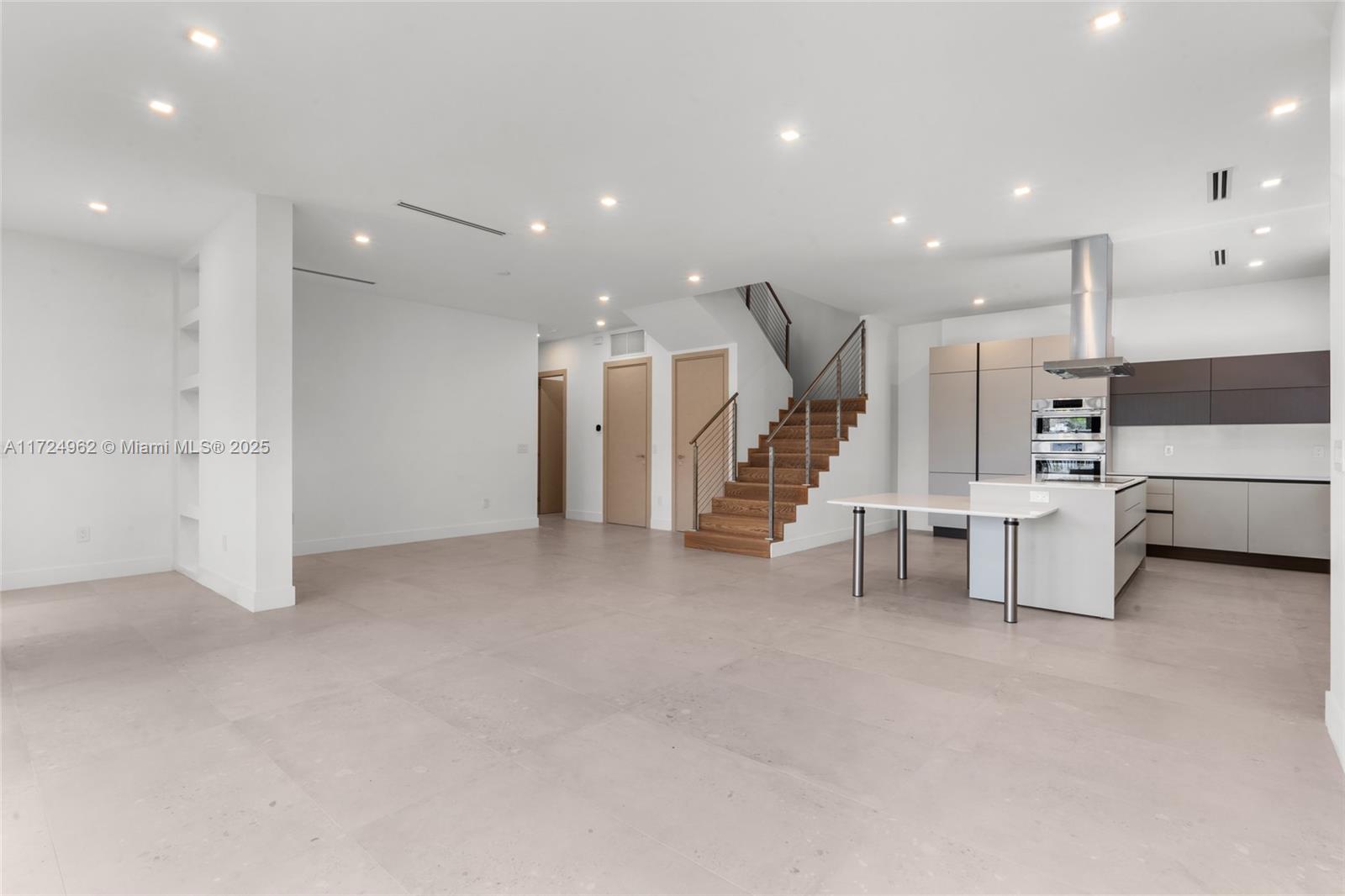TARPON RIVER - Residential