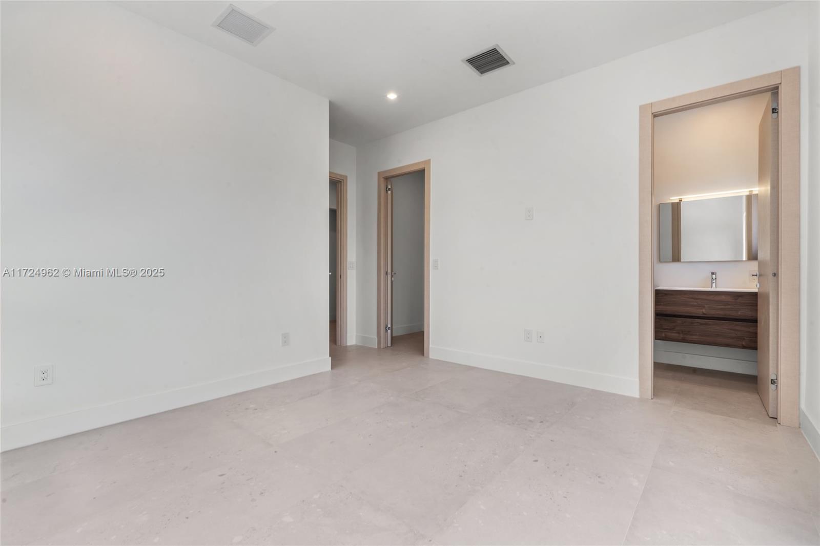 TARPON RIVER - Residential