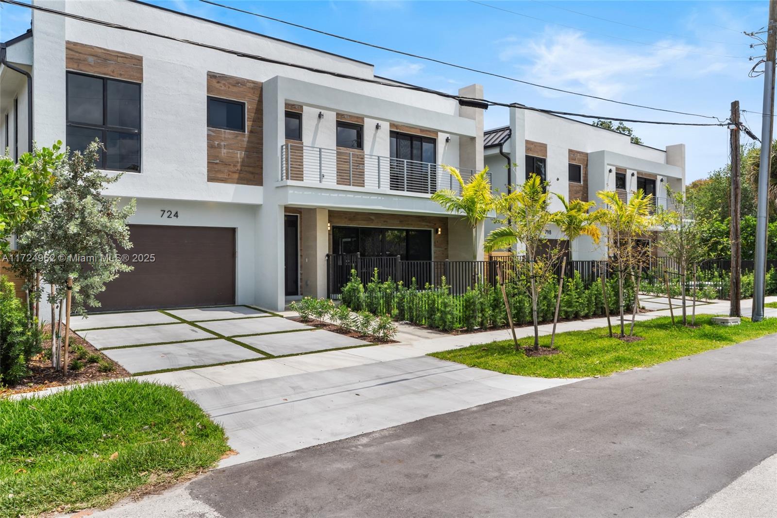 724 Sw 8th Way 724, Fort Lauderdale, Broward County, Florida - 5 Bedrooms  
5 Bathrooms - 