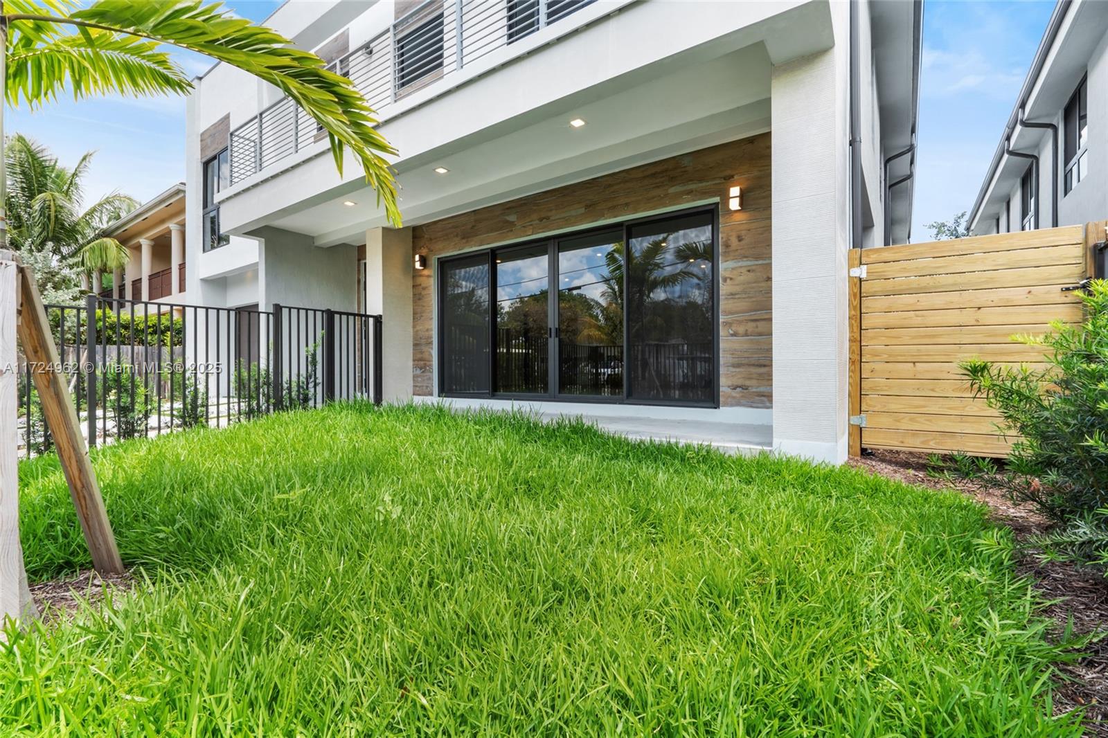 TARPON RIVER - Residential