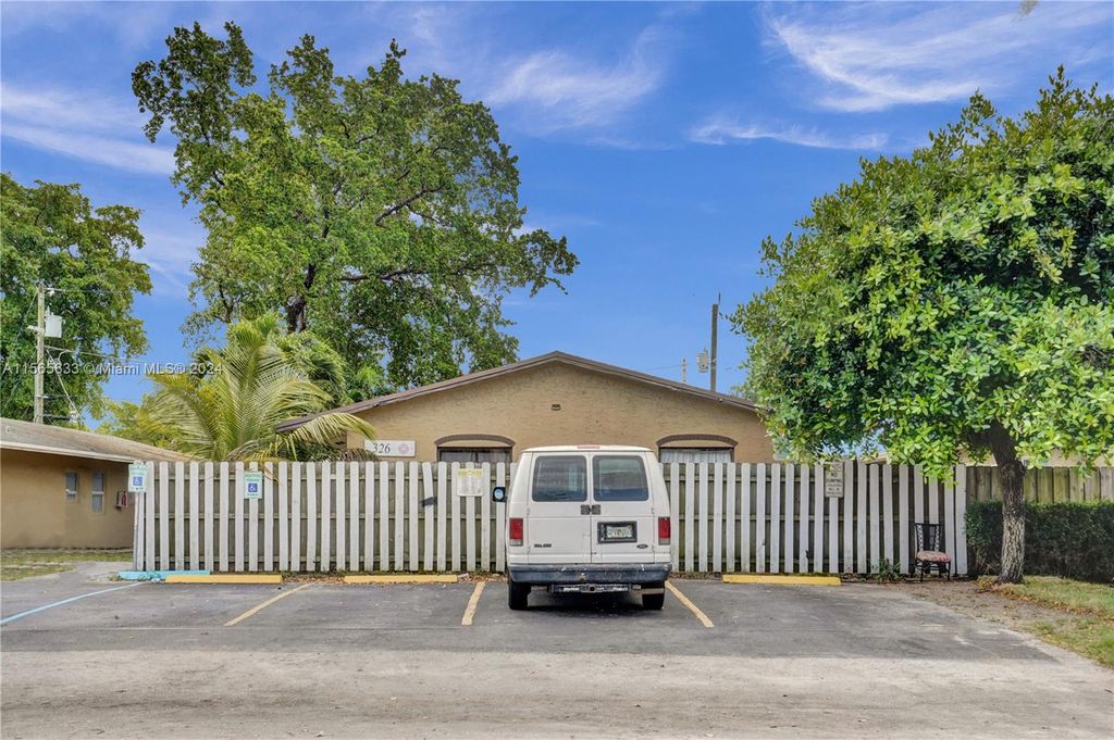 Photo of 326 SW 2nd Pl, Pompano Beach, FL 33060 (MLS # A11565633)