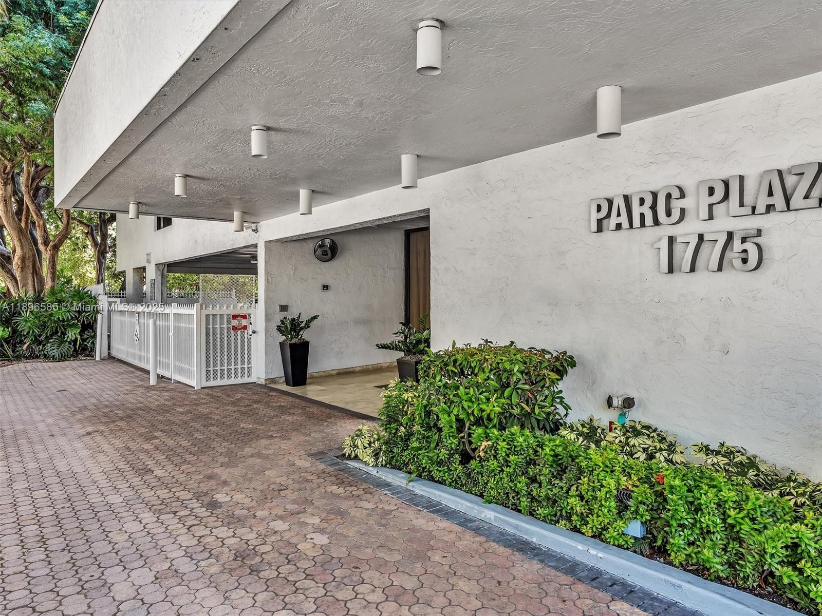 1775 Washington Ave 8B